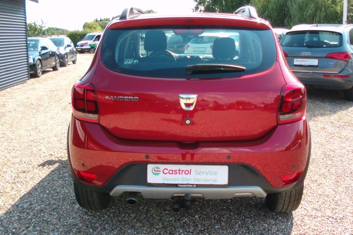 Rød Dacia Sandero fra 2018
