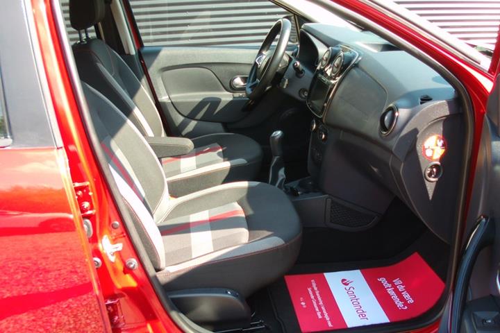 Rød Dacia Sandero fra 2018