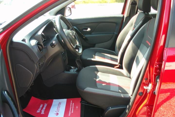Rød Dacia Sandero fra 2018