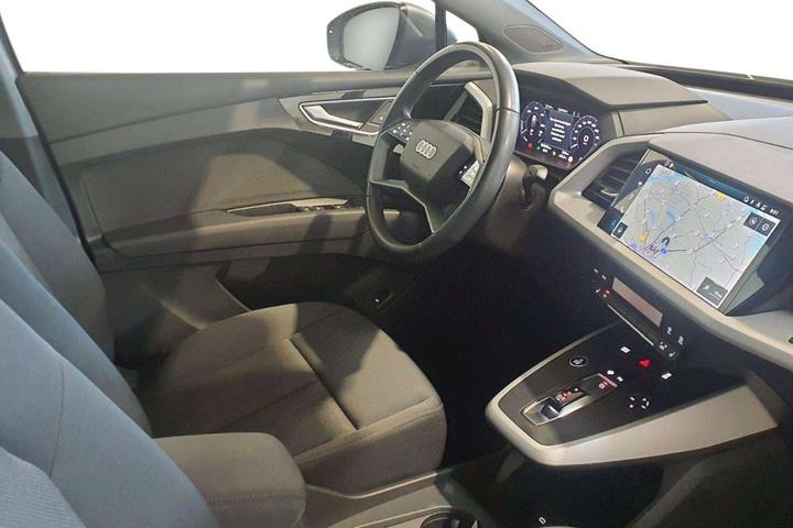 Grå Audi Q4 e-tron fra 2023