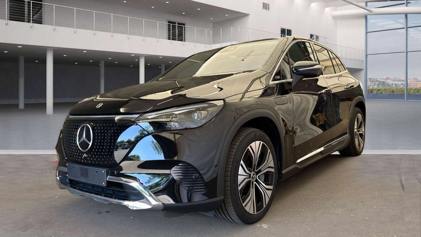 Sort Mercedes EQE350 SUV fra 2023