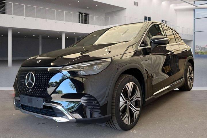 Sort Mercedes EQE350 SUV fra 2023