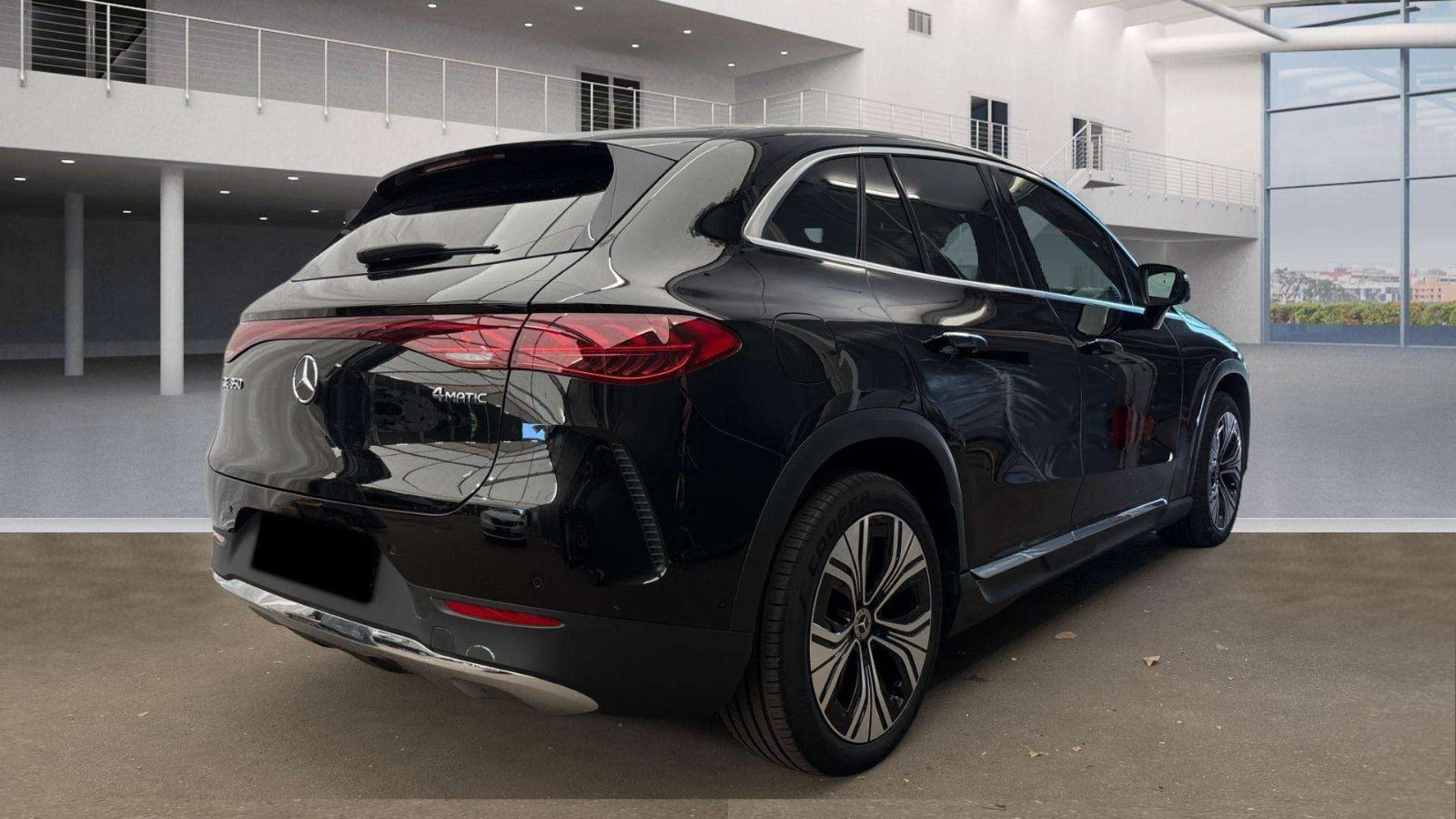 Sort Mercedes EQE350 SUV fra 2023