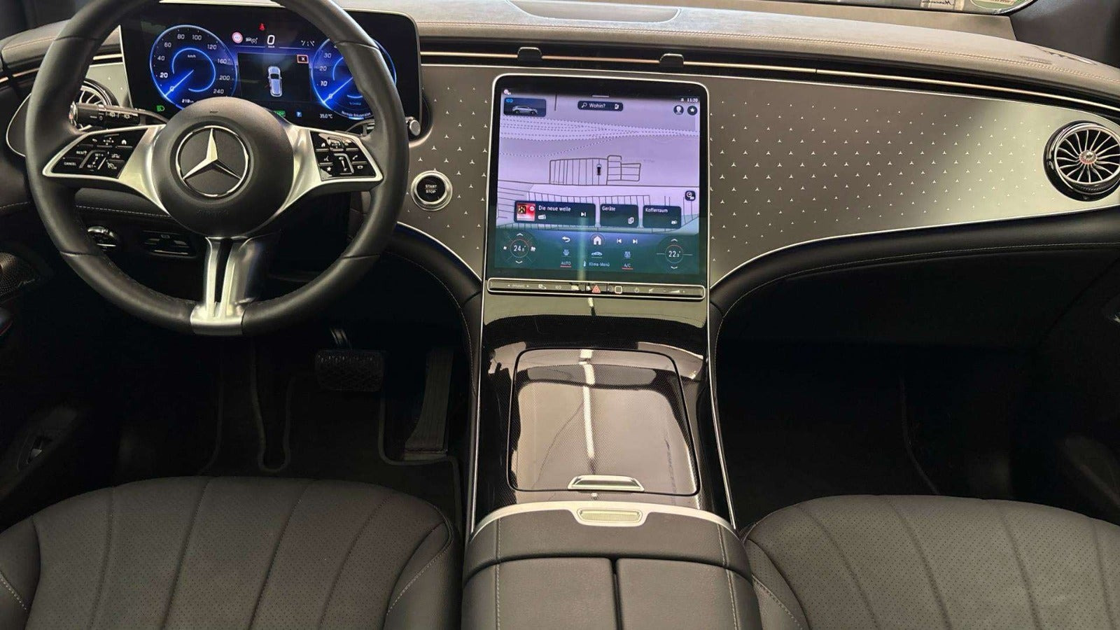 Sort Mercedes EQE350 SUV fra 2023