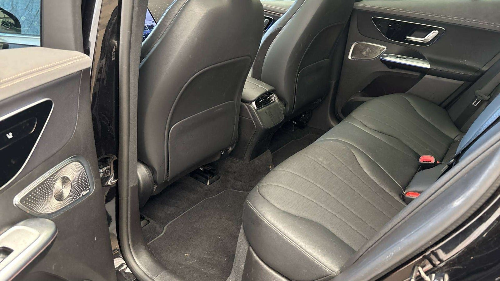 Sort Mercedes EQE350 SUV fra 2023