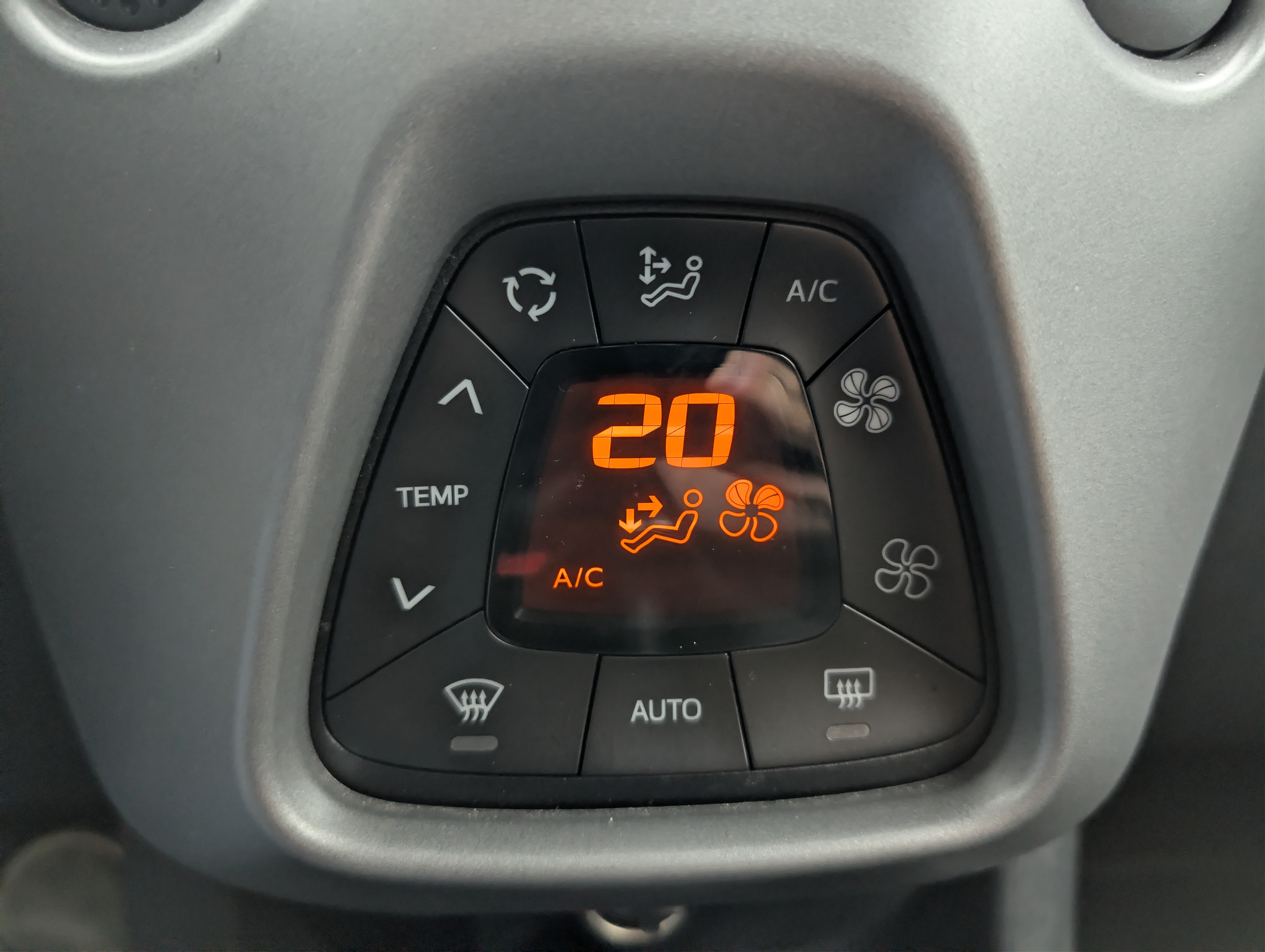 Grå Toyota Aygo fra 2020