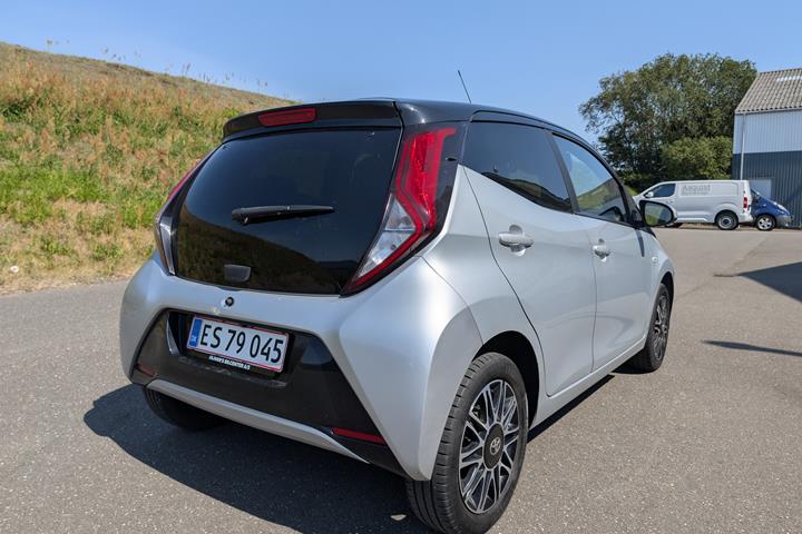 Grå Toyota Aygo fra 2020