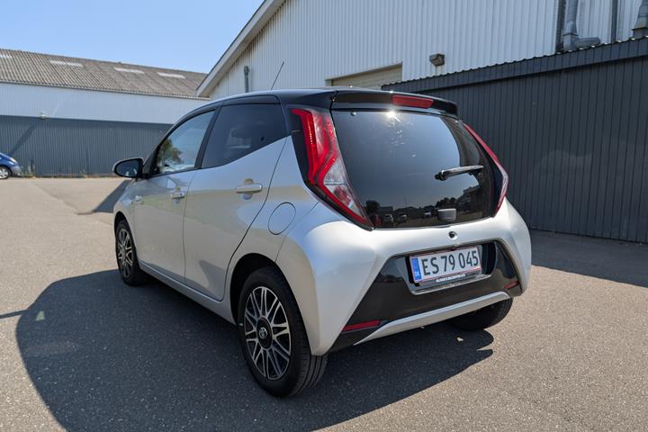 Grå Toyota Aygo fra 2020
