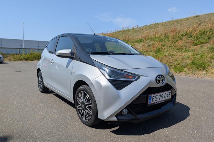 Grå Toyota Aygo fra 2020