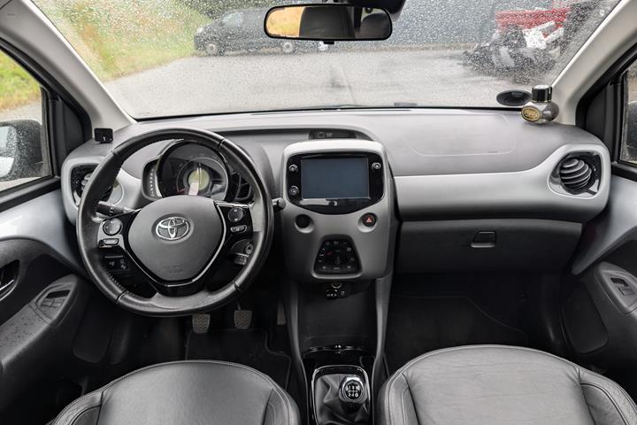 Grå Toyota Aygo fra 2020
