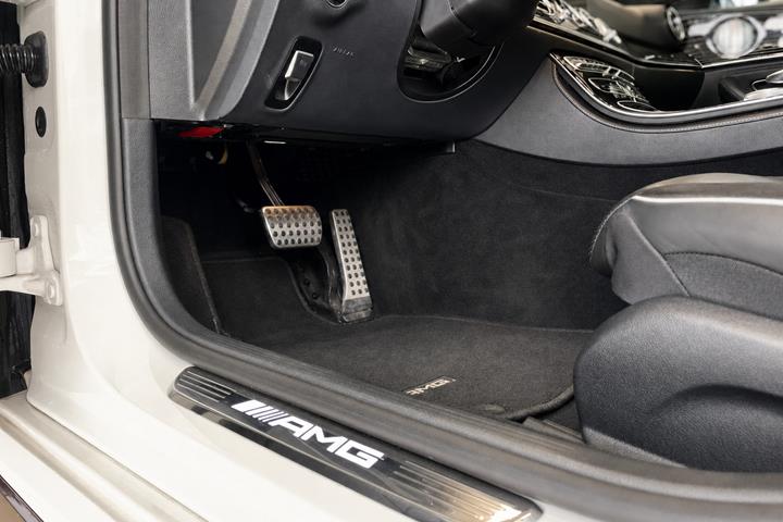 Hvid Mercedes E63 fra 2018