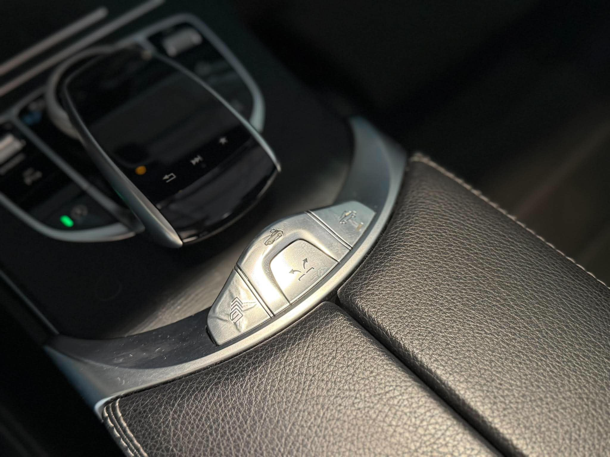 Grå Mercedes C220 d fra 2017