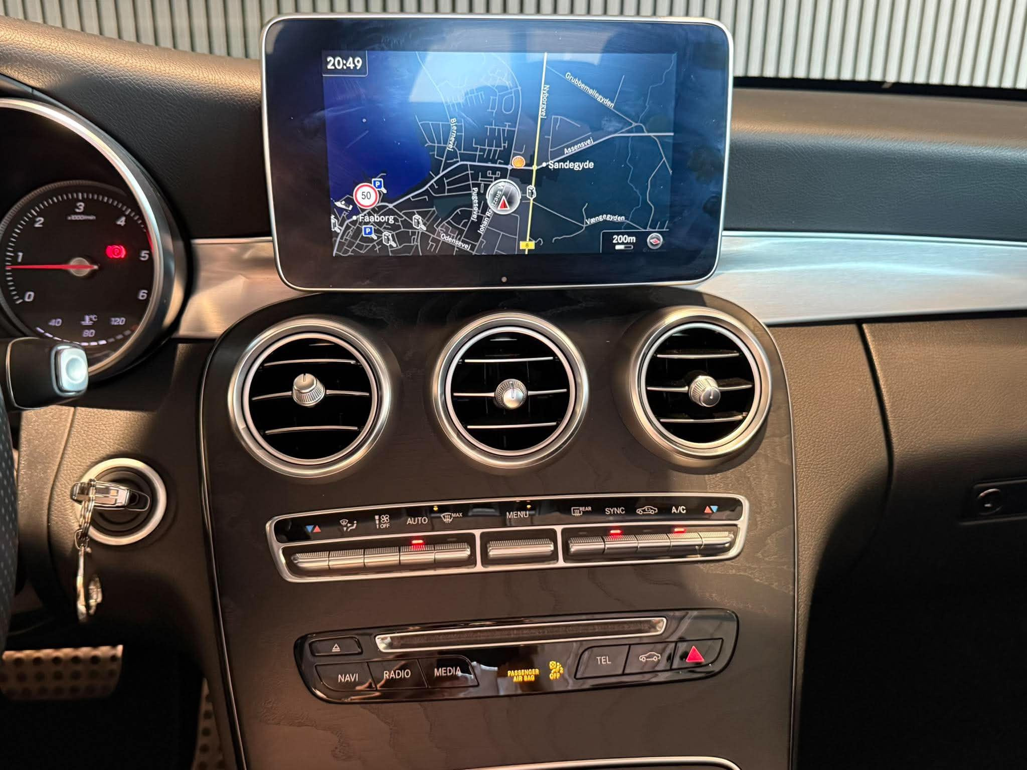 Grå Mercedes C220 d fra 2017