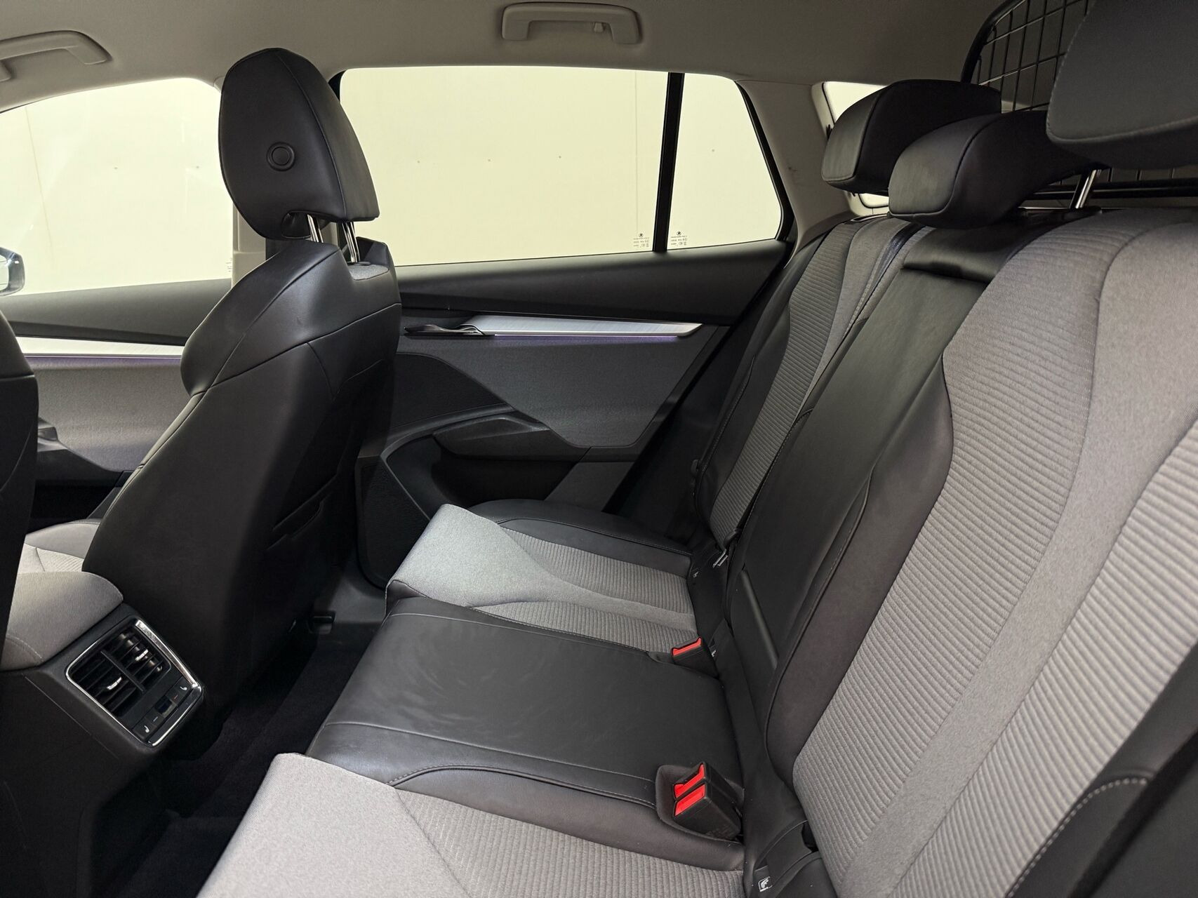 Sort Skoda Enyaq fra 2023