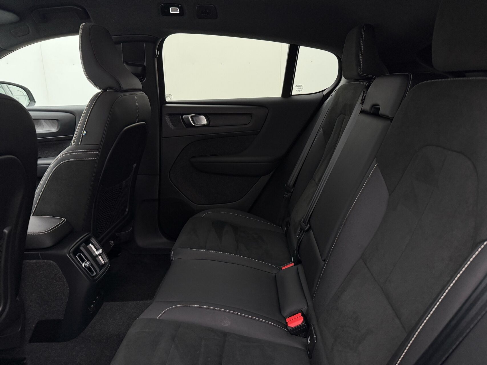 Sølv Volvo C40 fra 2022
