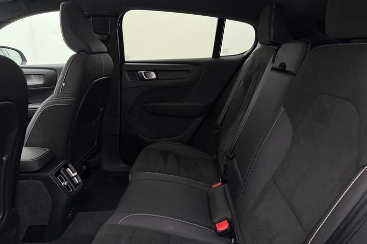 Sølv Volvo C40 fra 2022