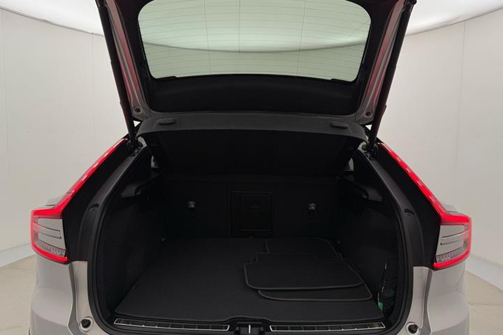 Sølv Volvo C40 fra 2022