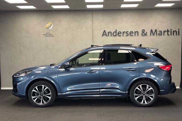 Blå Ford Kuga fra 2024