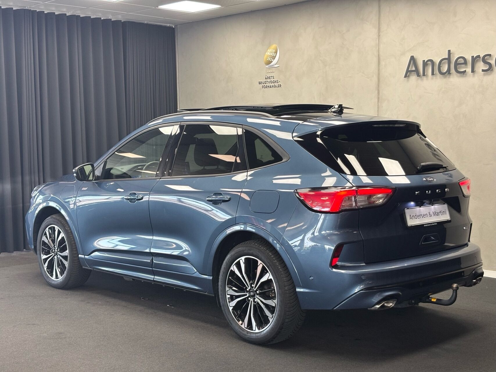 Blå Ford Kuga fra 2024