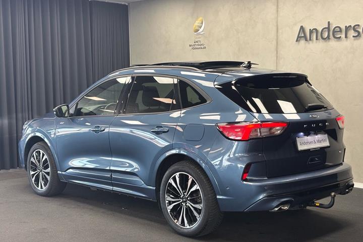 Blå Ford Kuga fra 2024