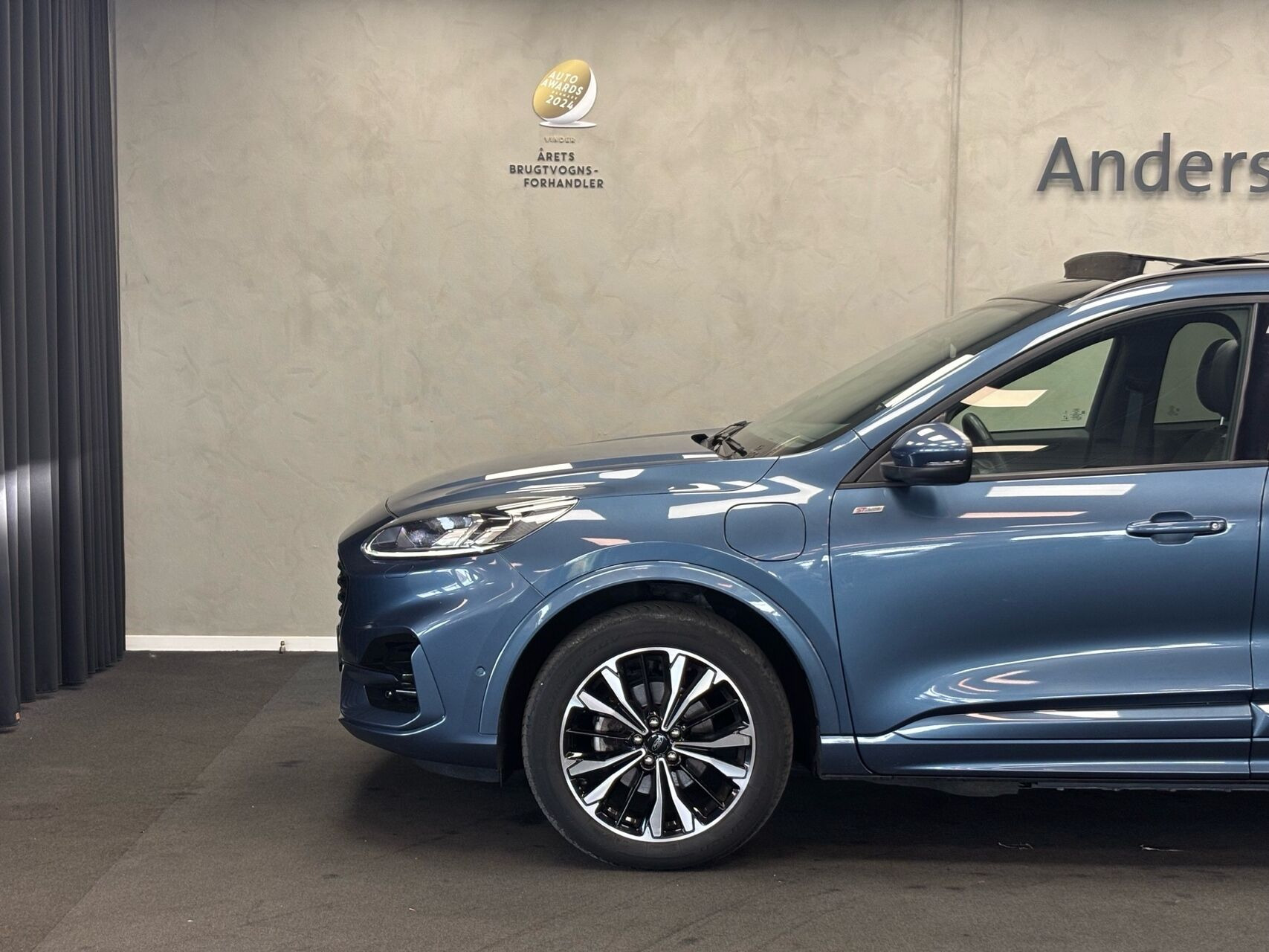 Blå Ford Kuga fra 2024