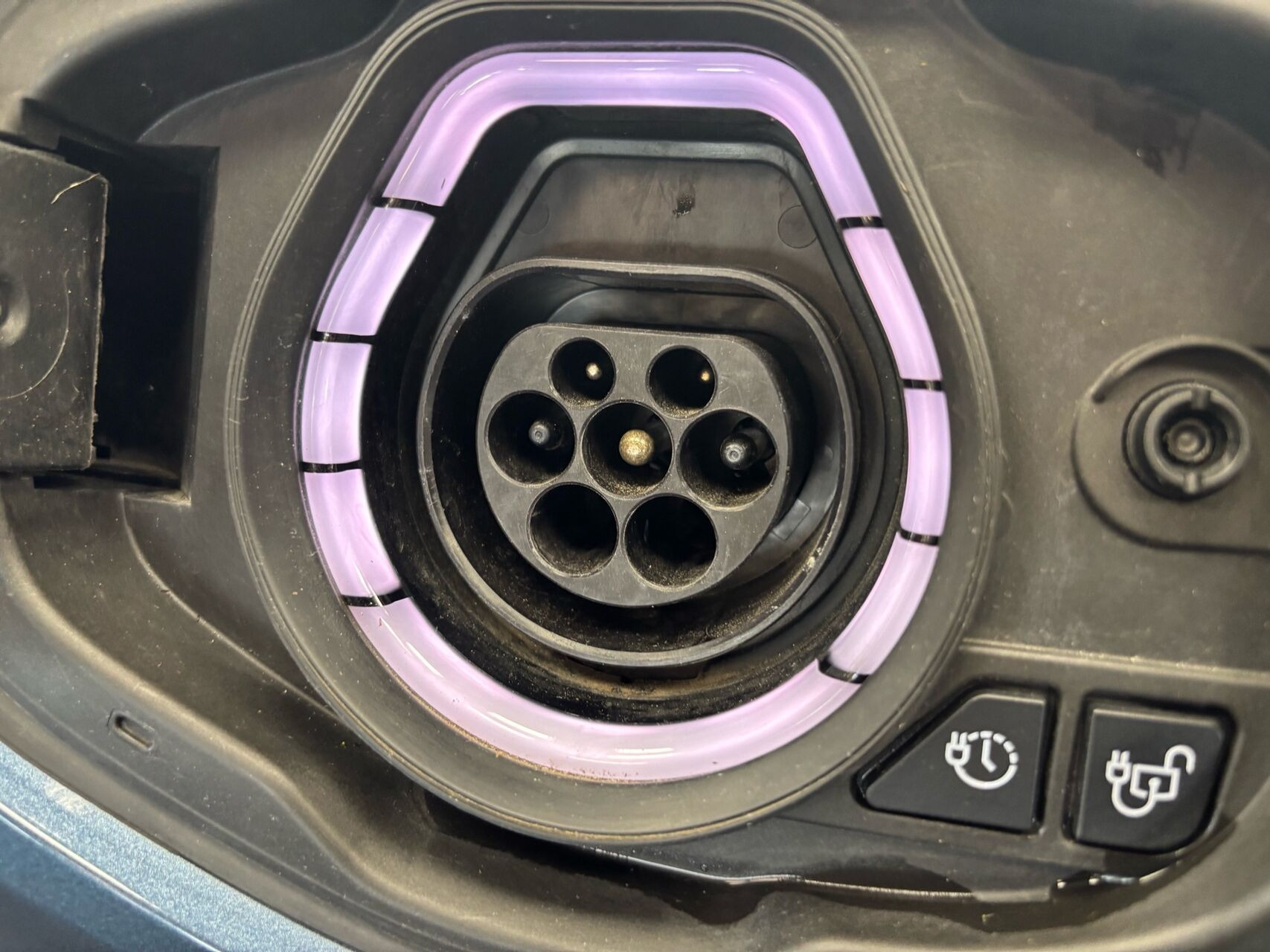 Blå Ford Kuga fra 2024