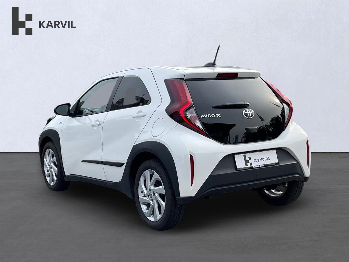 Hvid Toyota Aygo X fra 2023