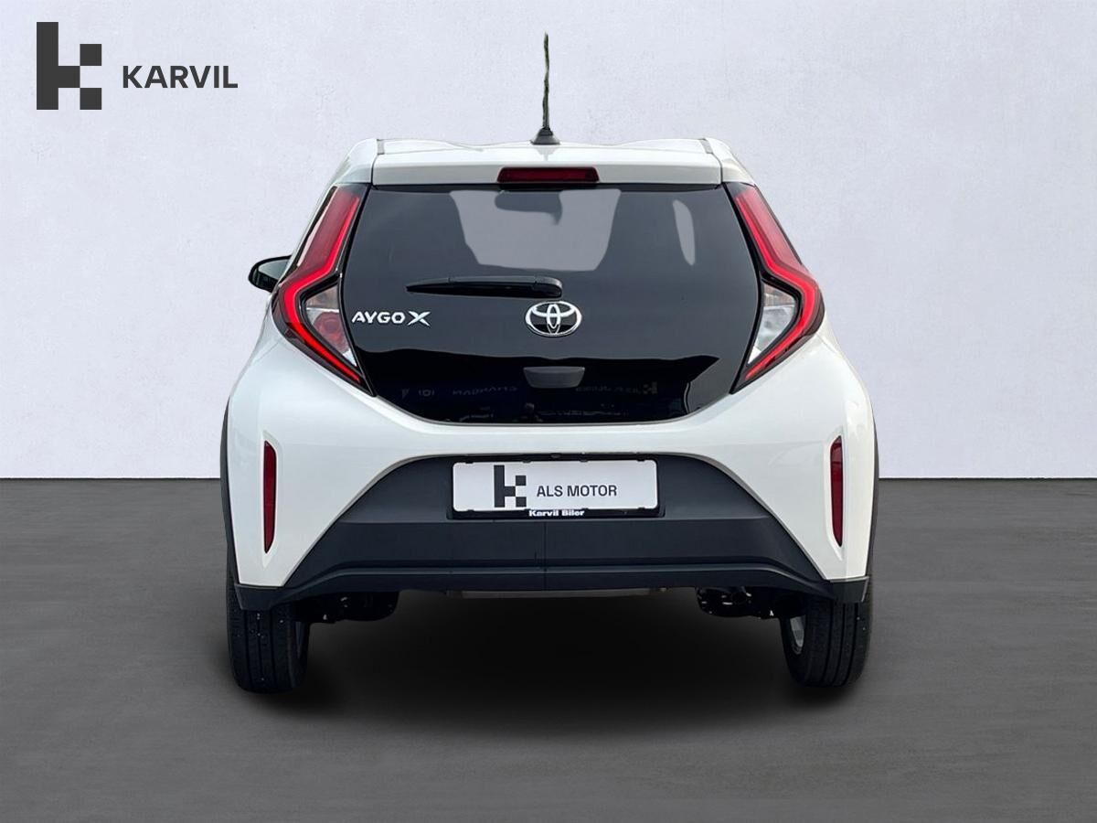 Hvid Toyota Aygo X fra 2023