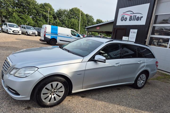 Grøn Mercedes E200 fra 2011