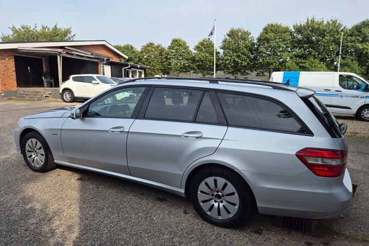 Grøn Mercedes E200 fra 2011