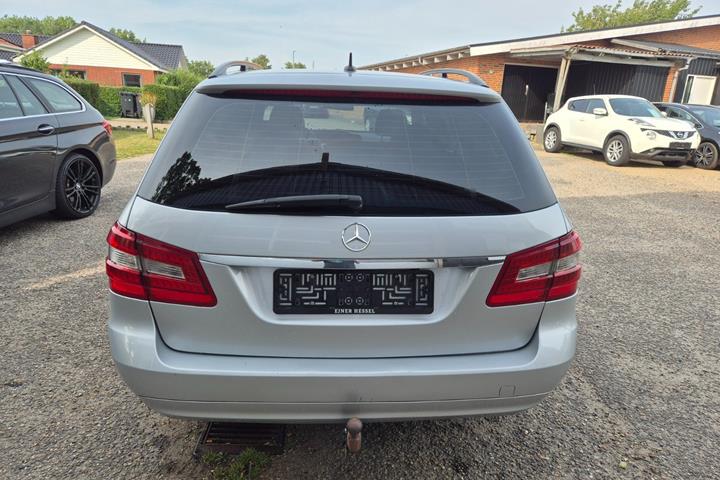 Grøn Mercedes E200 fra 2011