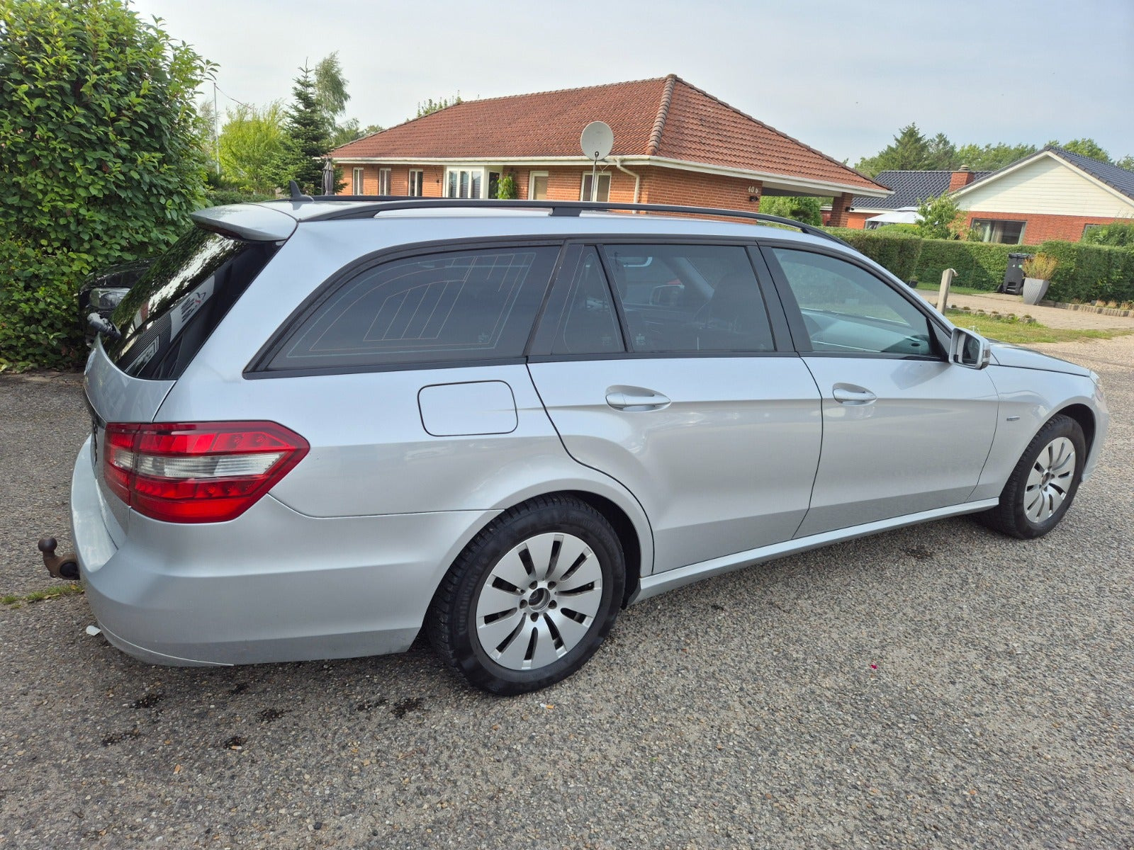 Grøn Mercedes E200 fra 2011