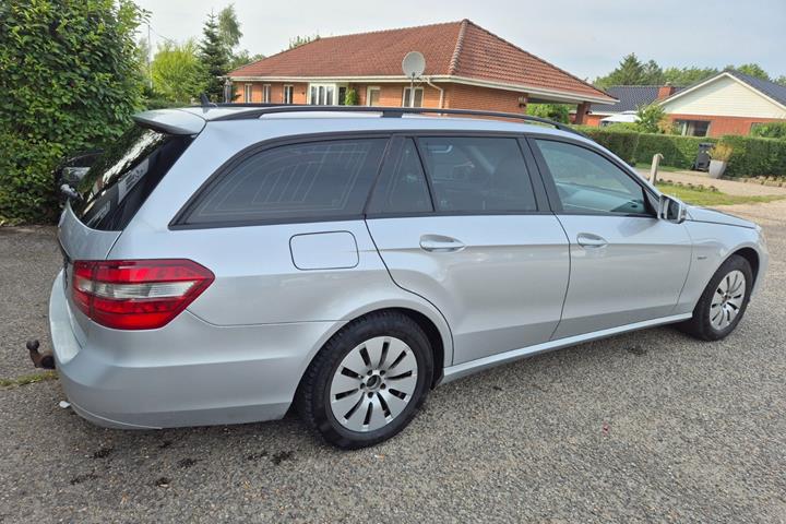 Grøn Mercedes E200 fra 2011