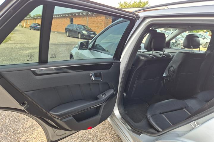 Grøn Mercedes E200 fra 2011