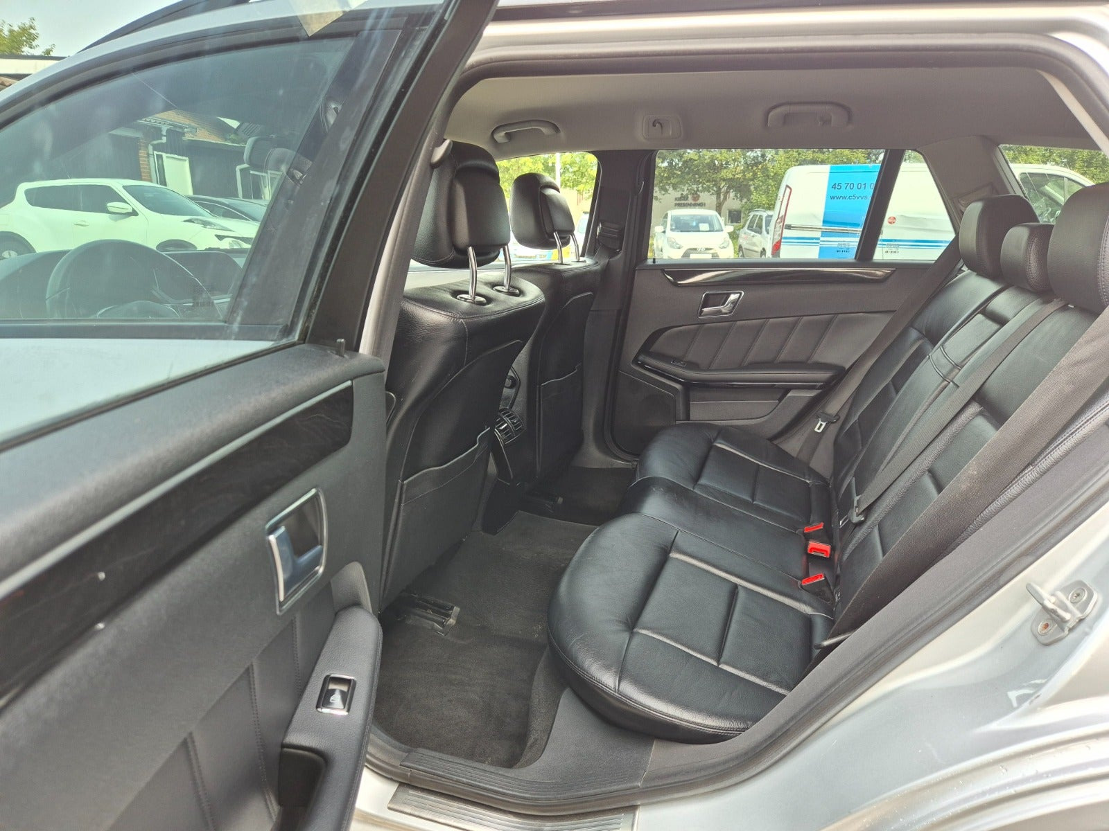 Grøn Mercedes E200 fra 2011