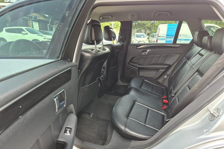 Grøn Mercedes E200 fra 2011