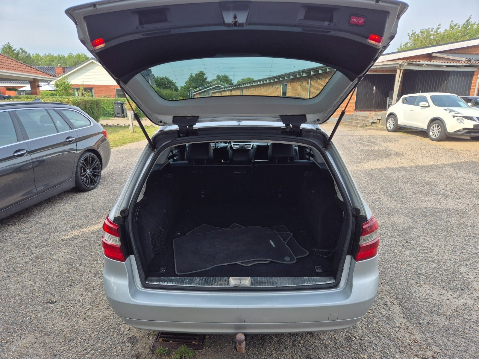 Grøn Mercedes E200 fra 2011