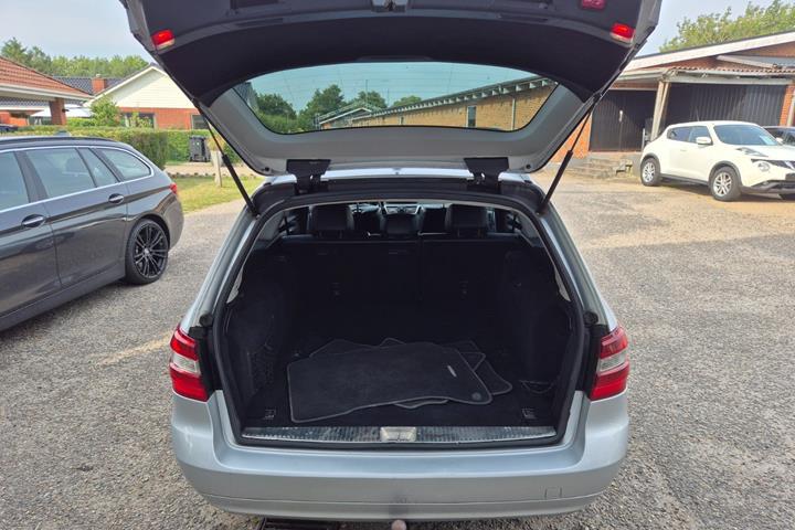 Grøn Mercedes E200 fra 2011
