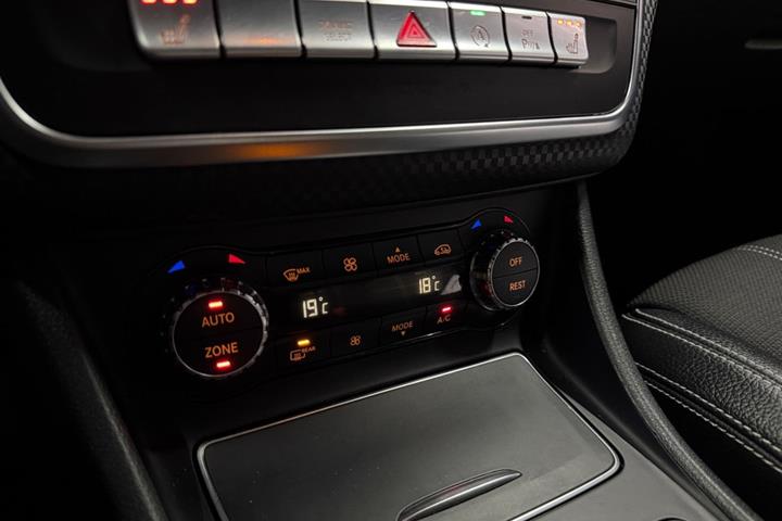 Sort Mercedes A200 fra 2016