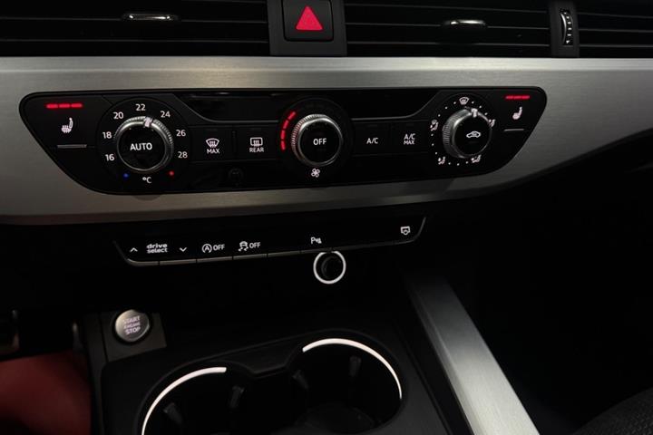 Grå Audi A4 fra 2016