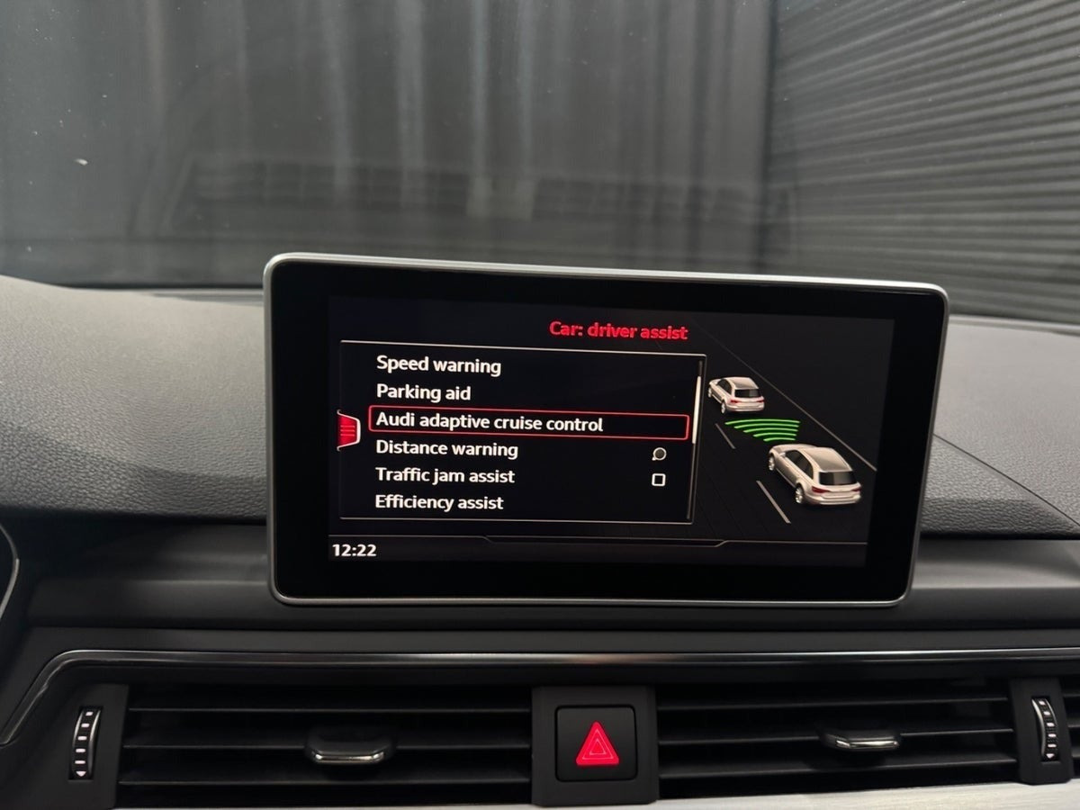 Grå Audi A4 fra 2016