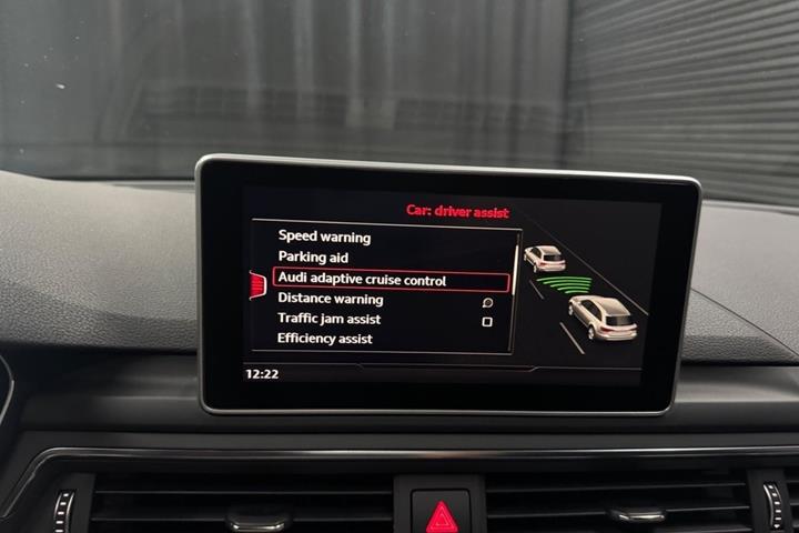 Grå Audi A4 fra 2016