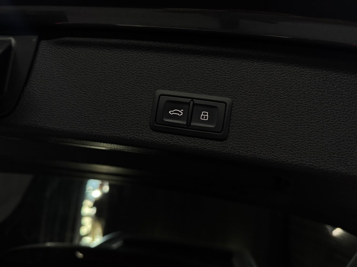 Grå Audi A4 fra 2016