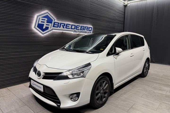 Hvid Toyota Verso fra 2015