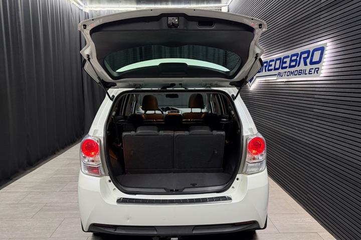 Hvid Toyota Verso fra 2015