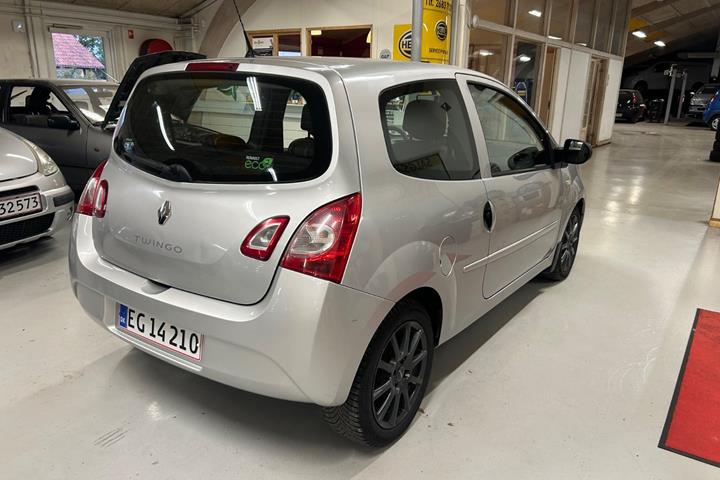 Sølv Renault Twingo fra 2012