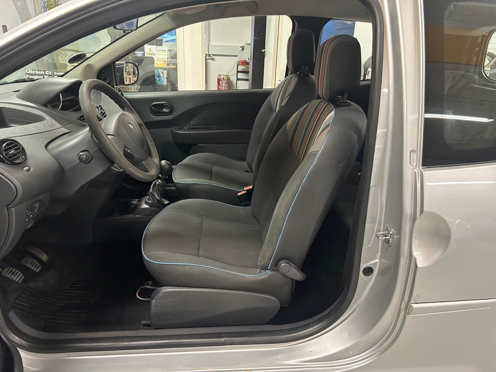 Sølv Renault Twingo fra 2012