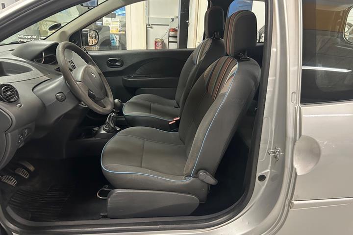 Sølv Renault Twingo fra 2012