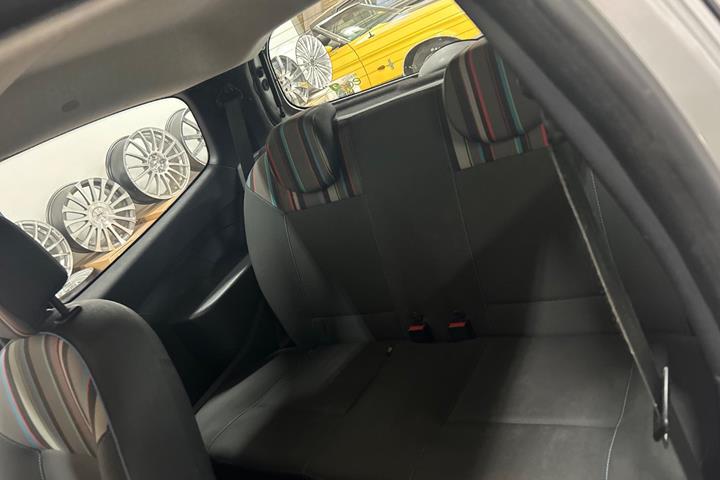 Sølv Renault Twingo fra 2012