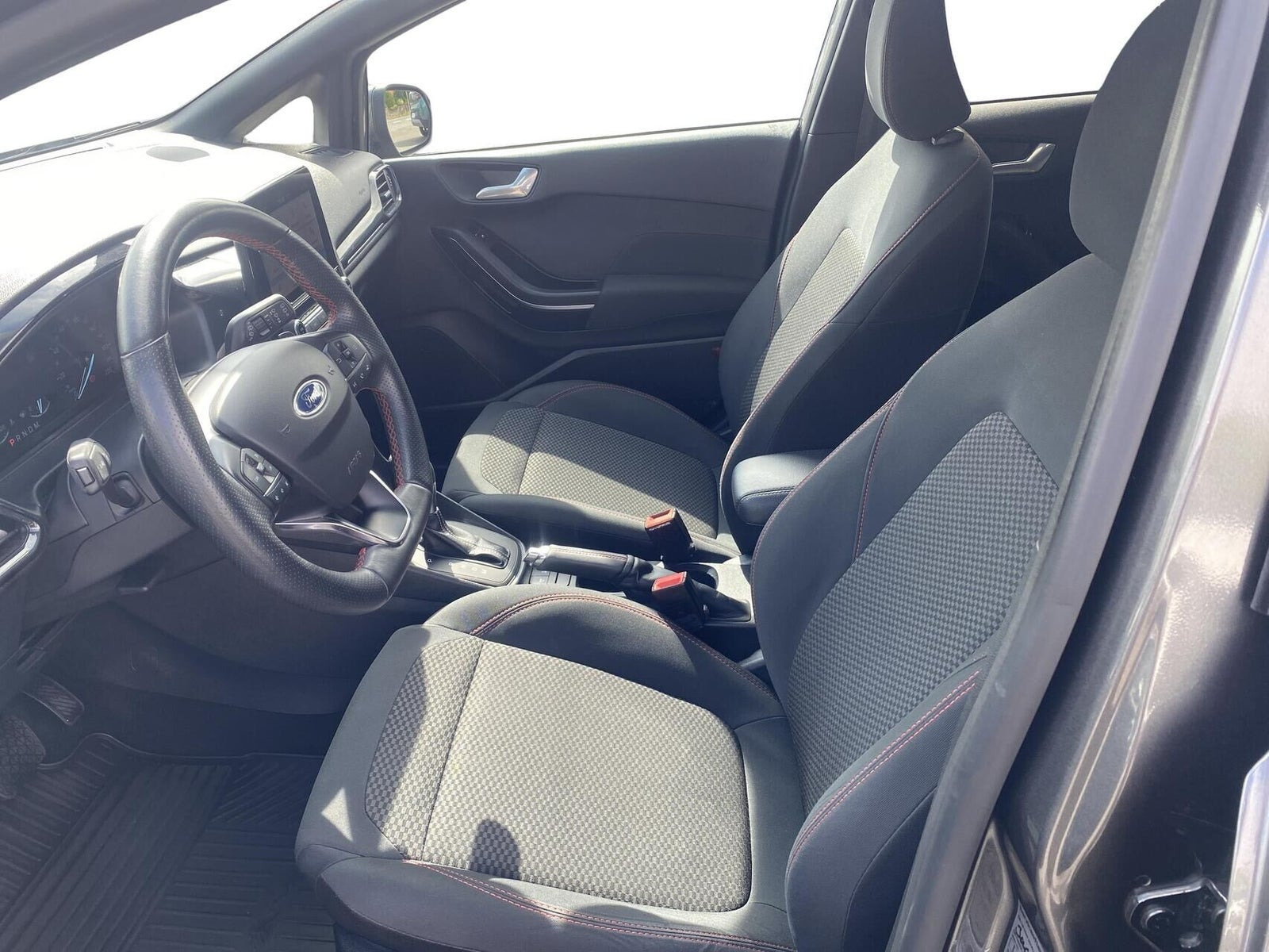 Grå Ford Fiesta fra 2020